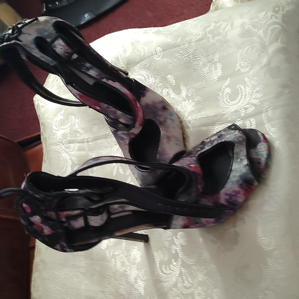 Multi color Steve Madden high heels size 7 - Picture 3 of 4